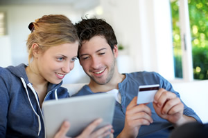couple making online purchase